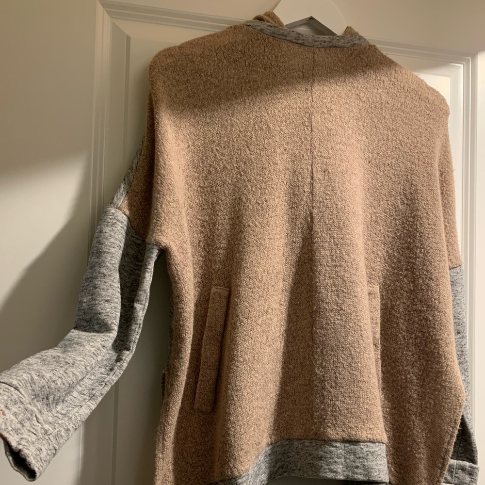 Cozy Zara sweater with hood
